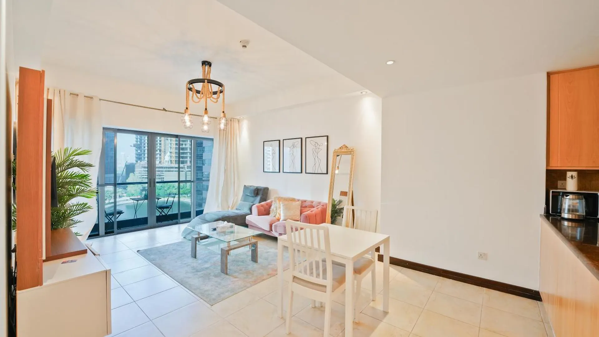 Amazing Lake Skyline View Cozy Apartment Dubai Förenade Arabemiraten
